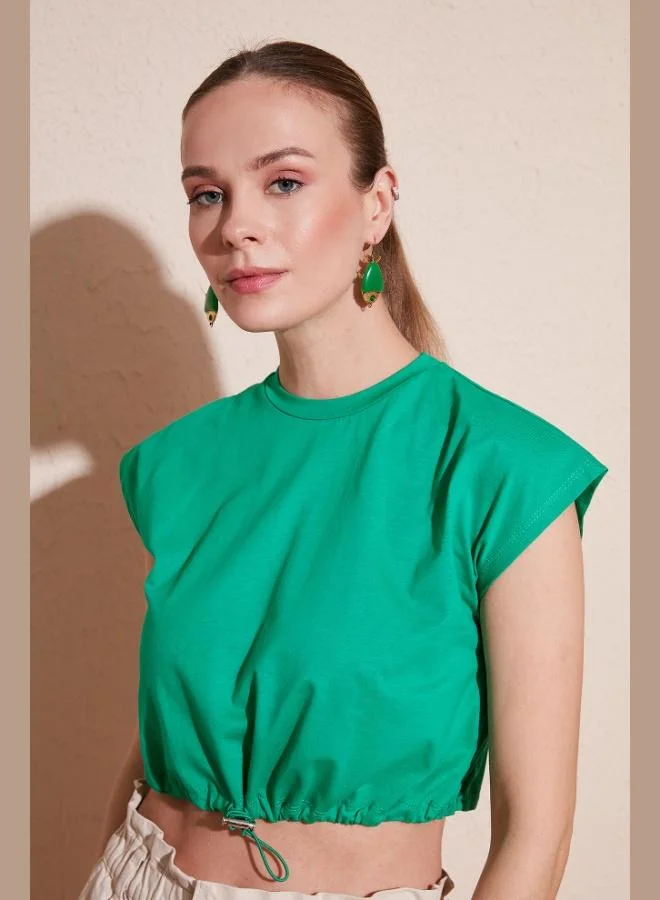 ليلا تيشيرت قطن % برقبة دائرية قصير للنساء ليلى